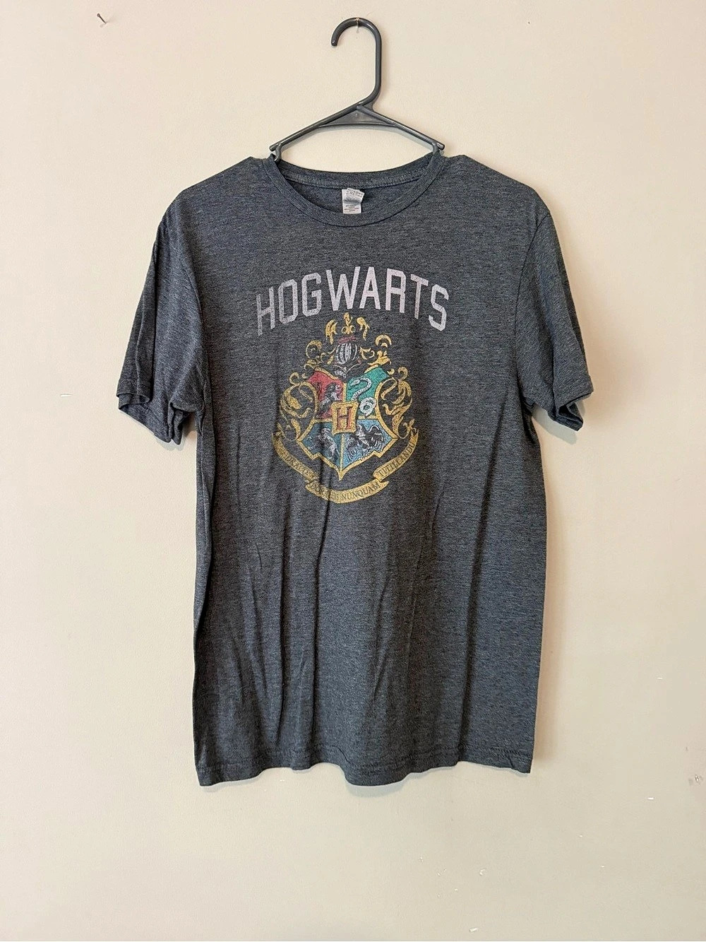 Hogwarts Crest T-Shirt Graphic Tee Gray Size Medium